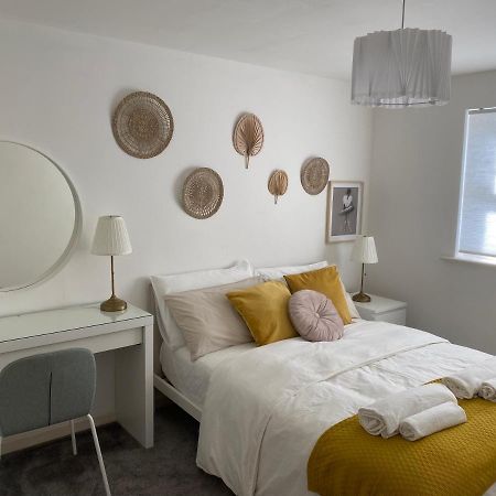 Marine Viewing 2 Bedrooms Flat Manchester Esterno foto