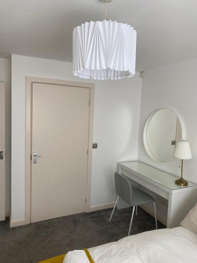 Marine Viewing 2 Bedrooms Flat Manchester Esterno foto