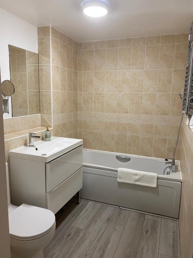 Marine Viewing 2 Bedrooms Flat Manchester Esterno foto